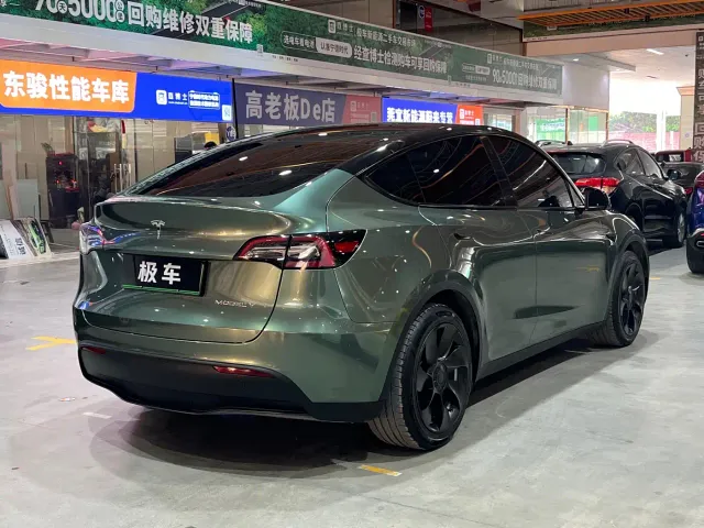 Tesla Model Y — Фото автомобиля 9
