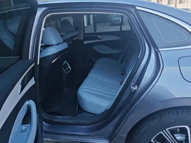 Hongqi H5 PHEV — Фото автомобиля 11