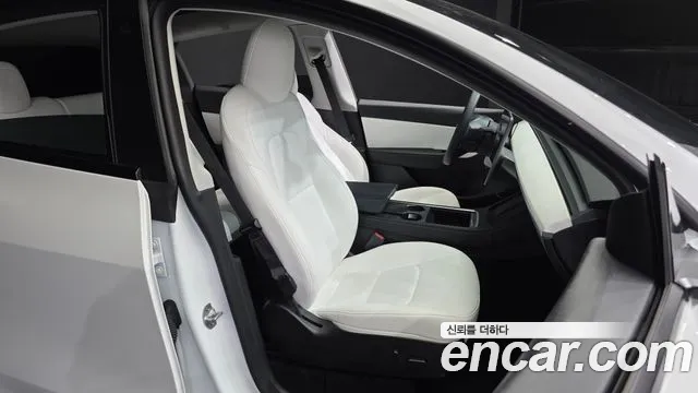 Tesla Model Y — Фото автомобиля 11