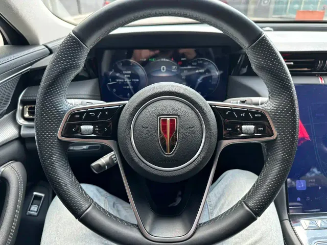Hongqi H5 — Фото автомобиля 12
