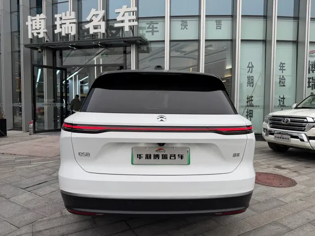 Nio ES8 — Фото автомобиля 14