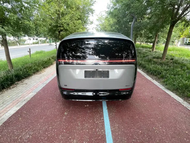Li Auto MEGA — Фото автомобиля 5