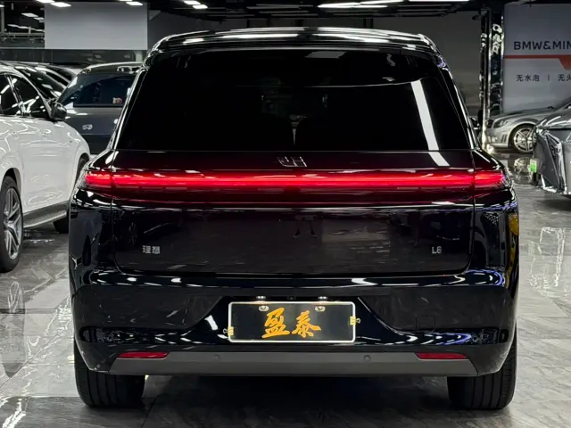 Li Auto L8 — Фото автомобиля 6