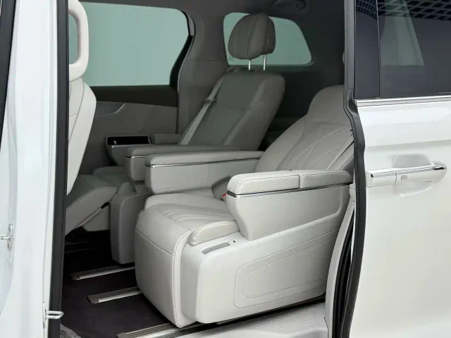 Roewe iMAX8 — Фото автомобиля 6