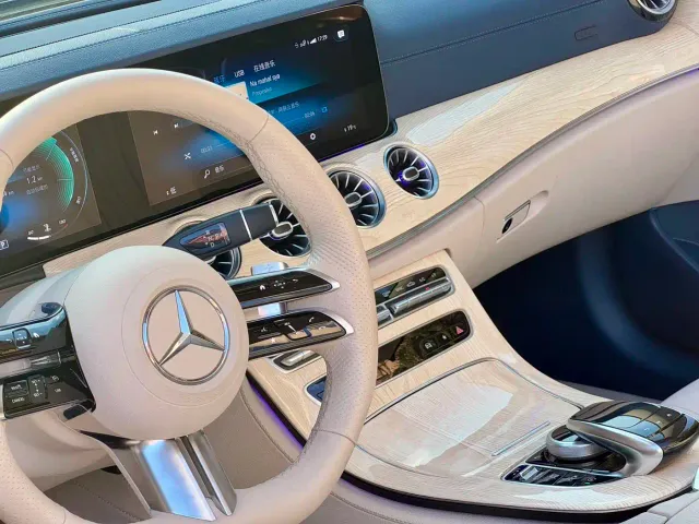 Mercedes-Benz E-Class — Фото автомобиля 6