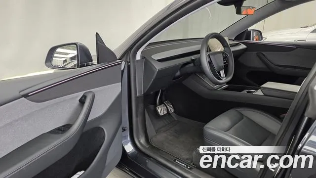 Tesla Model Y — Фото автомобиля 15