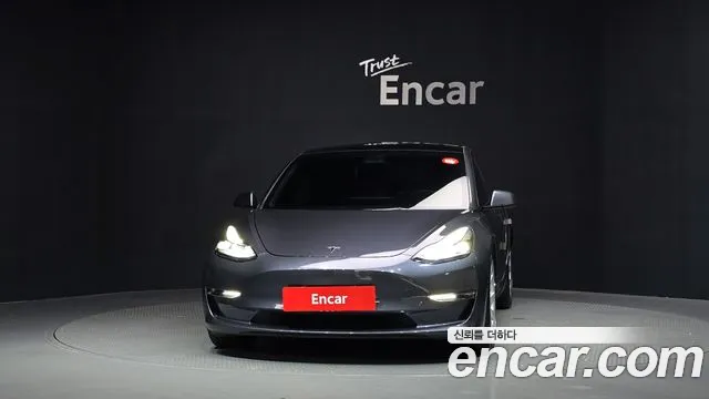 Tesla Model 3 — Фото автомобиля 3