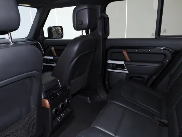 Land Rover Defender — Фото автомобиля 24