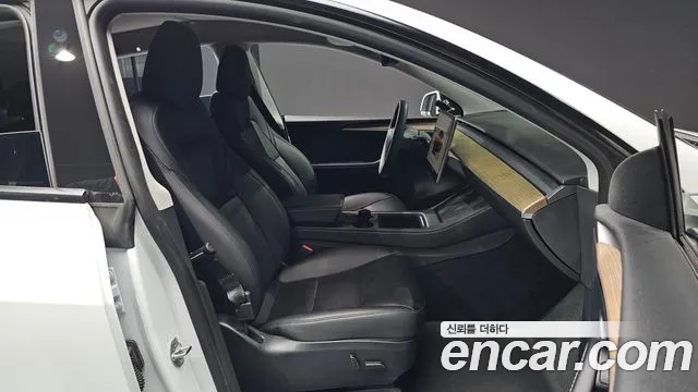 Tesla Model Y — Фото автомобиля 26