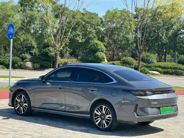 Changan Qiyuan A05 — Фото автомобиля 7