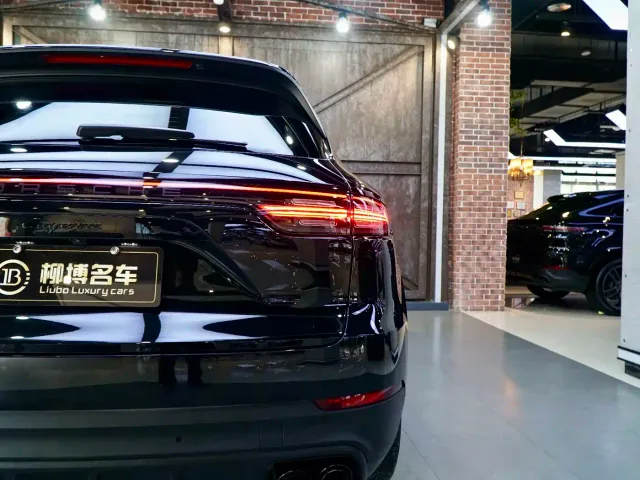 Porsche Cayenne — Фото автомобиля 20