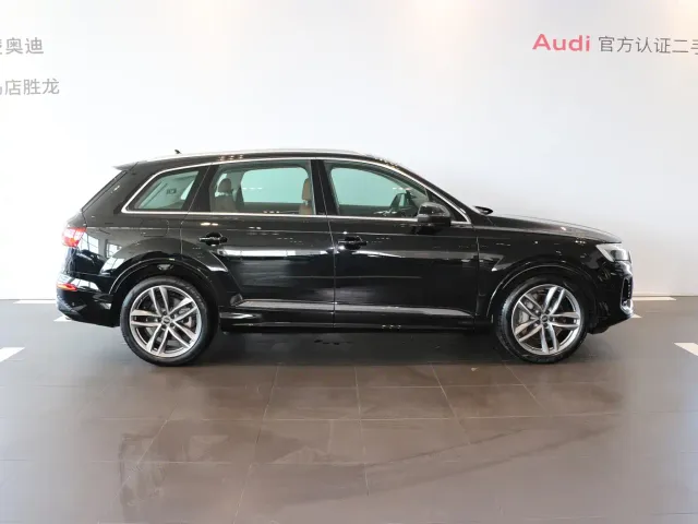 Audi Q7 — Фото автомобиля 3