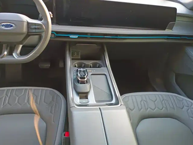 Ford Edge — Фото автомобиля 16
