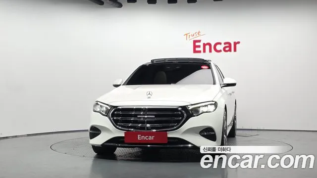 Mercedes-Benz E-Class — Фото автомобиля 3
