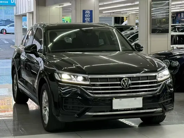Volkswagen Touareg — Фото автомобиля 3