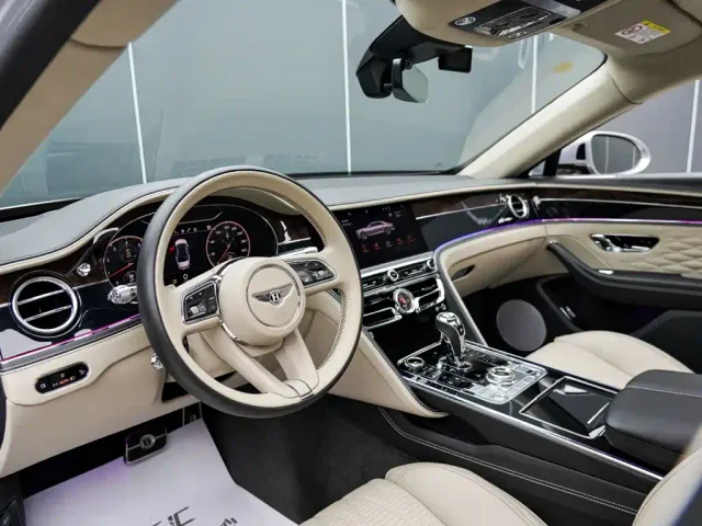 Bentley Flying Spur — Фото автомобиля 11