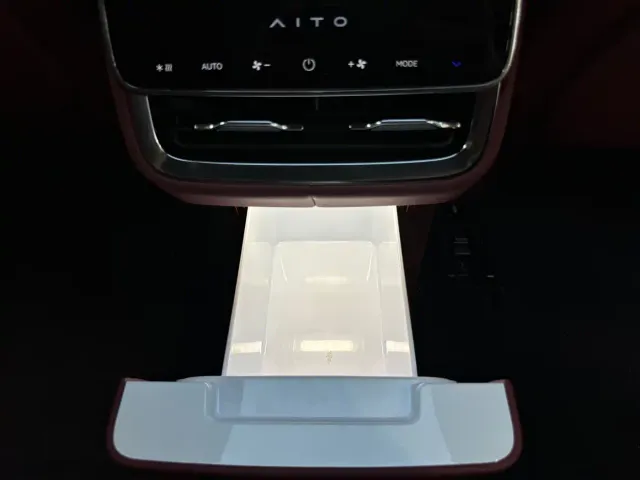 Aito M8 — Фото автомобиля 14