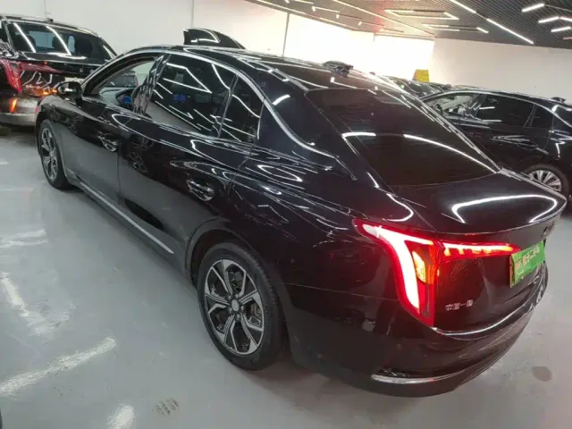 Hongqi E-QM5 — Фото автомобиля 4