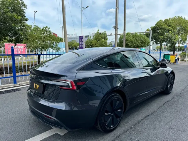 Tesla Model 3 — Фото автомобиля 6