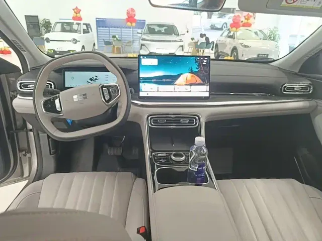 Geely Galaxy Stellar 6 — Фото автомобиля 9