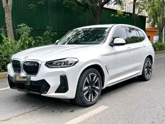 Фотография автомобиля — BMW iX3