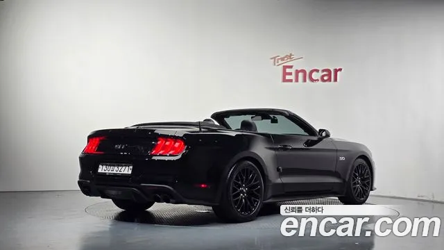 Ford Mustang — Фото автомобиля 2