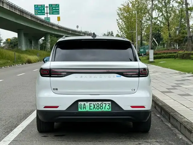 Leapmotor C11 — Фото автомобиля 12