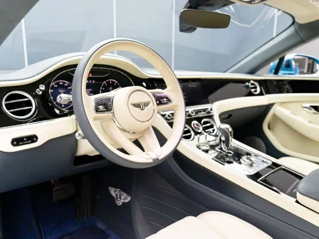 Bentley Continental — Фото автомобиля 11