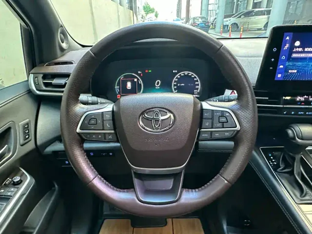 Toyota Sienna — Фото автомобиля 12