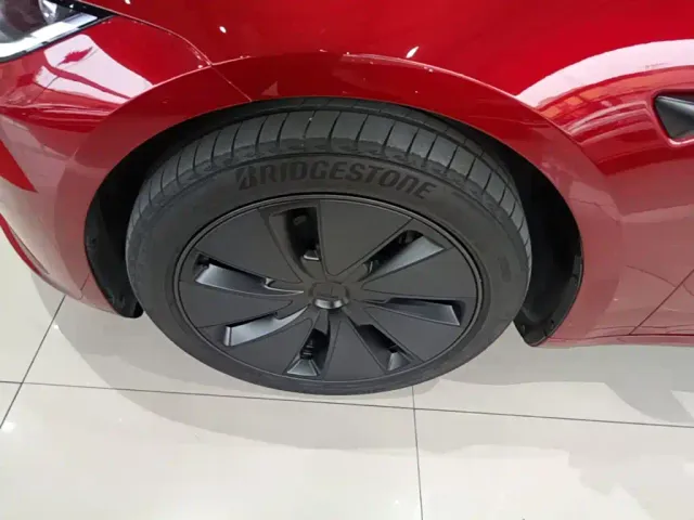 Tesla Model 3 — Фото автомобиля 22