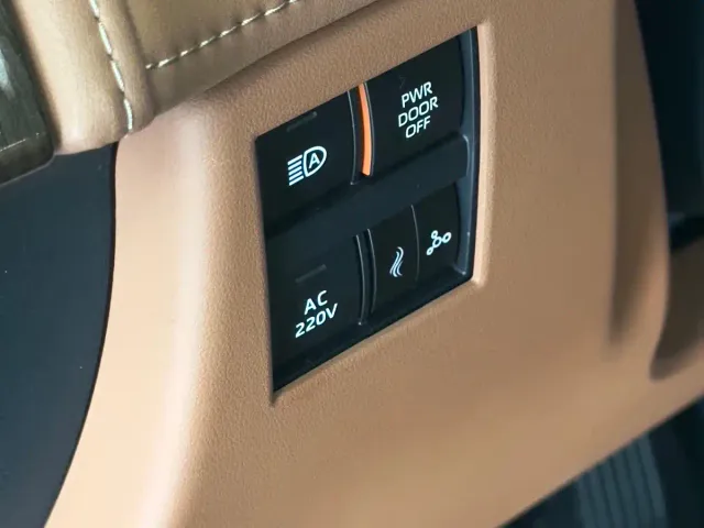 Toyota Alphard — Фото автомобиля 24