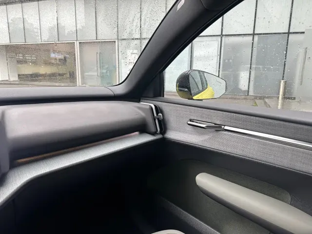 Volvo EX30 — Фото автомобиля 11