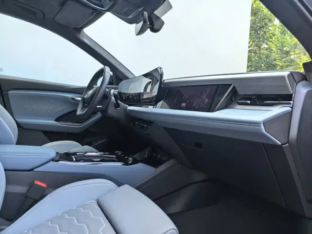 Audi Q6L e-tron — Фото автомобиля 15