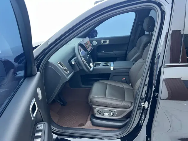 Li Auto Li Xiang L9 2022 Max — Фото автомобиля 9