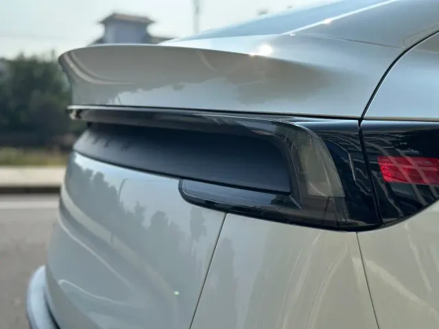Tesla Model Y — Фото автомобиля 16