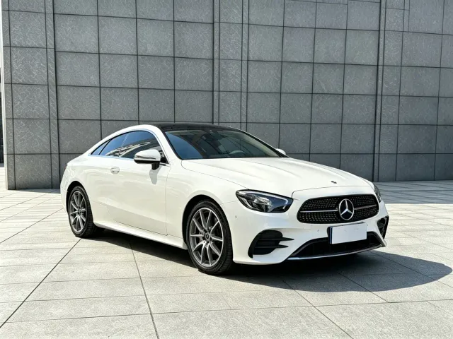 Mercedes-Benz E-Class — Фото автомобиля 3