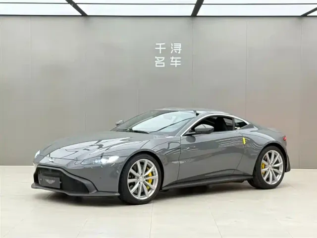 Фотография автомобиля — Aston Martin V8 Vantage