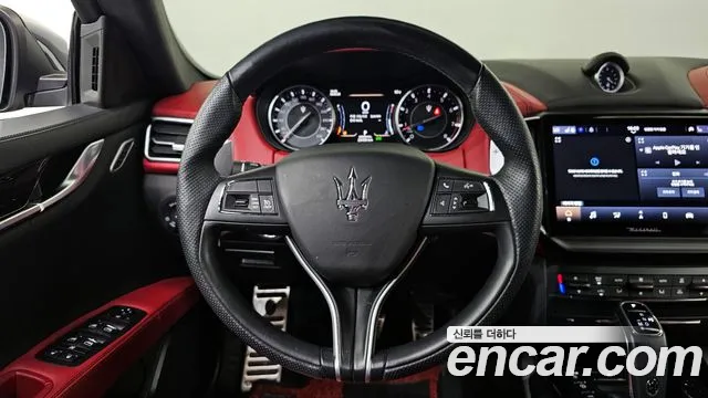 Maserati Ghibli — Фото автомобиля 13