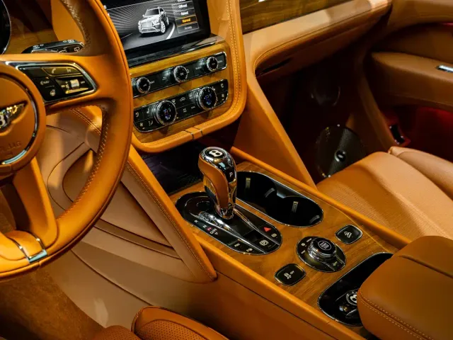 Bentley Bentayga — Фото автомобиля 9