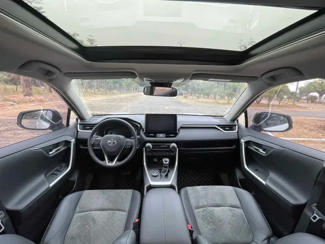 Toyota RAV4 — Фото автомобиля 6