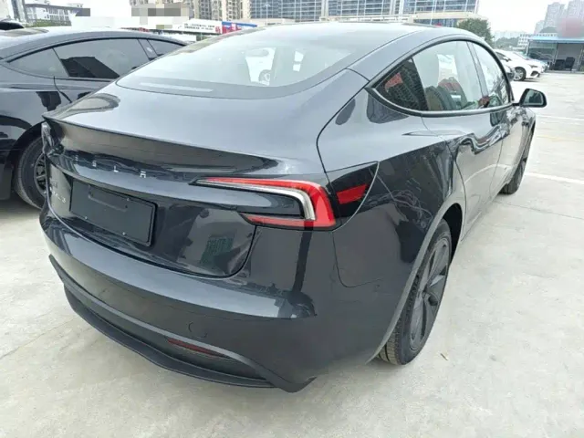 Tesla Model 3 — Фото автомобиля 6