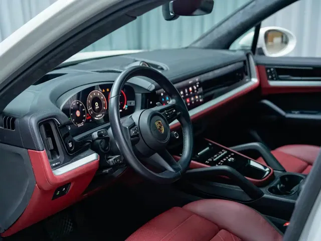 Porsche Cayenne — Фото автомобиля 14