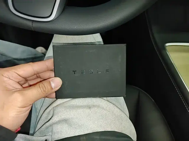 Tesla Model Y — Фото автомобиля 8
