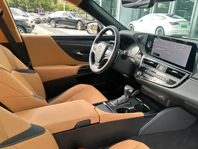 Lexus ES — Фото автомобиля 20