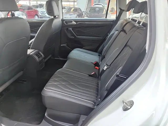 Volkswagen Tiguan L — Фото автомобиля 16