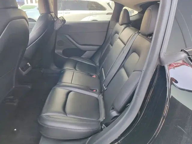Tesla Model Y — Фото автомобиля 16