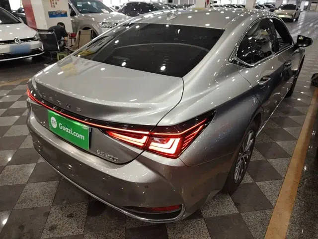 Lexus ES — Фото автомобиля 6