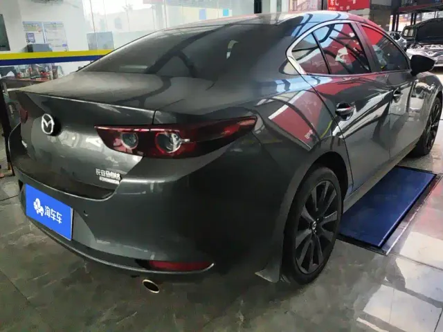 Mazda Axela — Фото автомобиля 3