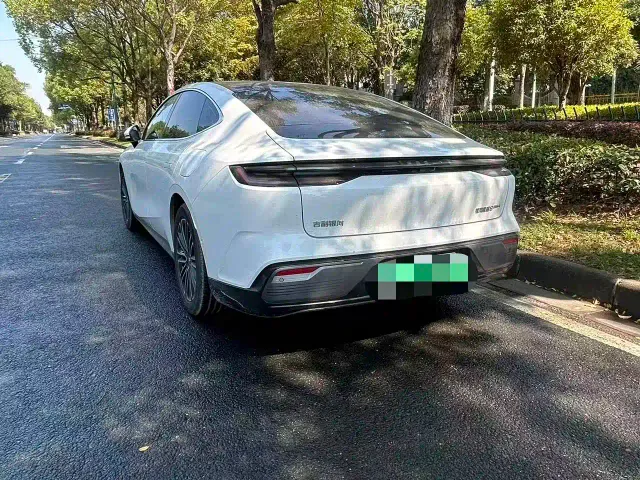 Geely Galaxy Xingyao 8 — Фото автомобиля 4