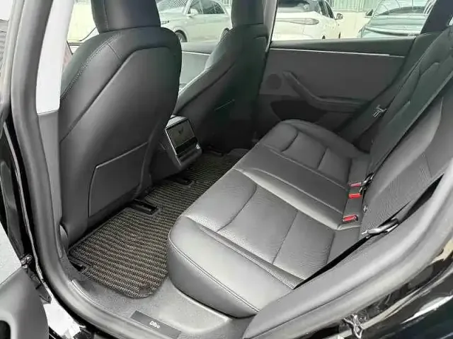 Tesla Model 3 — Фото автомобиля 7
